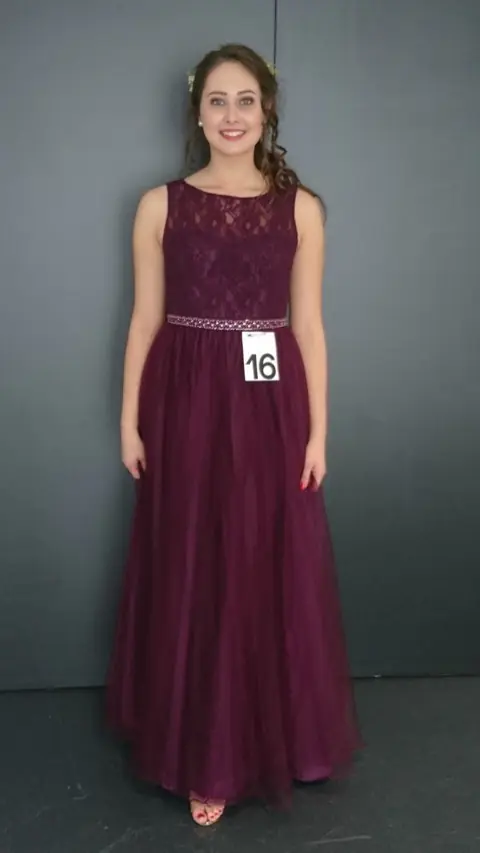 Abend- oder Cocktailkleid im Brautstudio Estelle – Modell 15