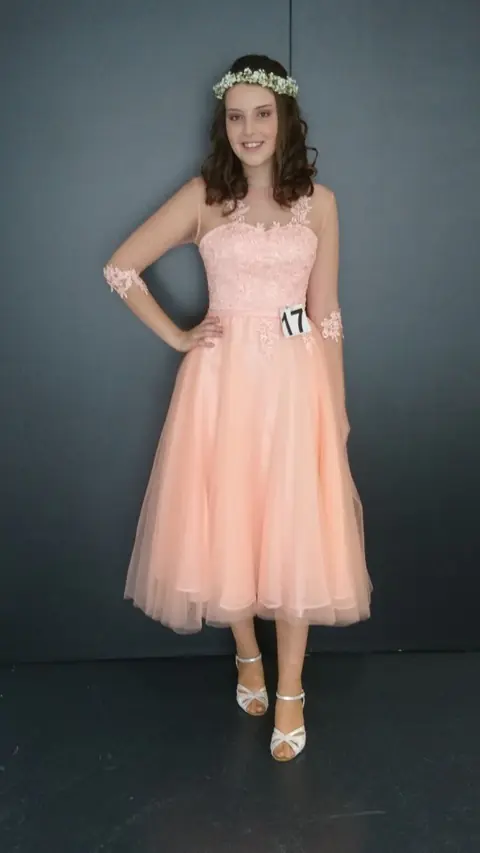 Abend- oder Cocktailkleid im Brautstudio Estelle – Modell 16