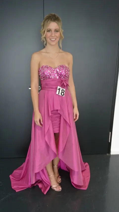 Abend- oder Cocktailkleid im Brautstudio Estelle – Modell 17