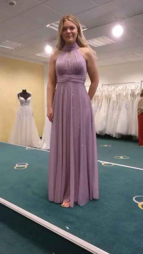 Abend- oder Cocktailkleid im Brautstudio Estelle – Modell 33