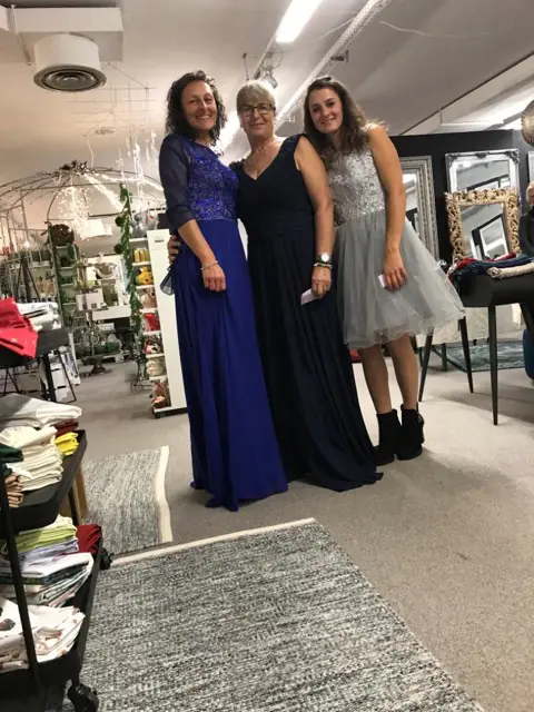 Abend- oder Cocktailkleid im Brautstudio Estelle – Modell 38