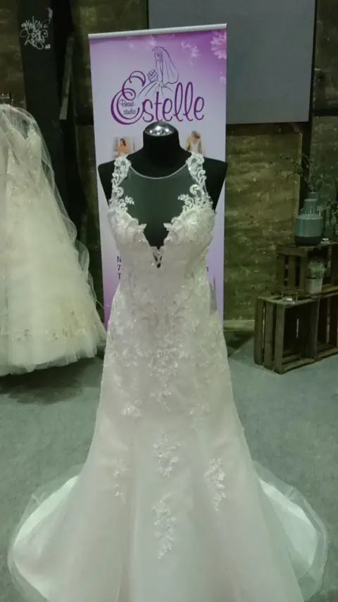 Brautkleid im Brautstudio Estelle – Modell 25