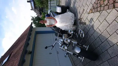 Braut in ihrem Brautkleid aus dem Brautstudio Estelle – Braut 01