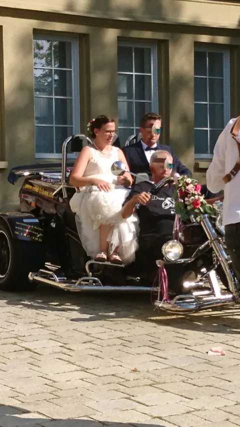 Braut in ihrem Brautkleid aus dem Brautstudio Estelle – Braut 02