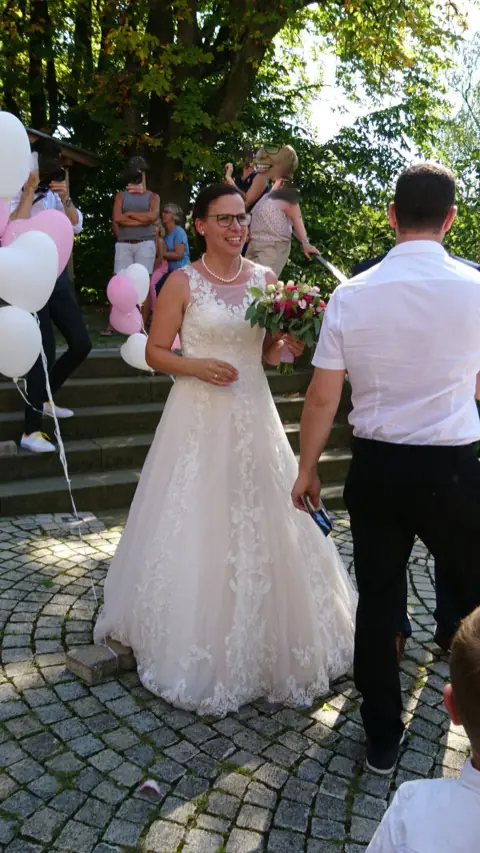 Braut in ihrem Brautkleid aus dem Brautstudio Estelle – Braut 03