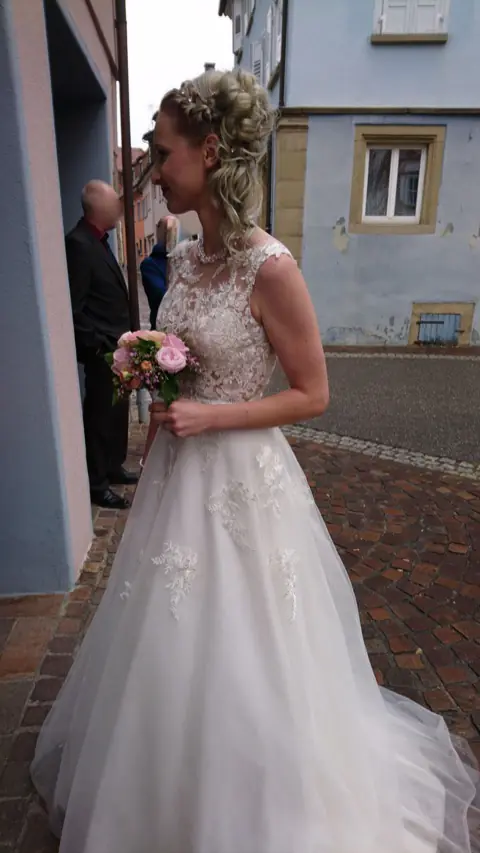 Braut in ihrem Brautkleid aus dem Brautstudio Estelle – Braut 09